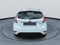 Gebraucht Ford Fiesta Trend 75 PS (55 kW) 2015 Weiß Kleinwagen