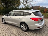 Gebraucht Ford Focus Cool & Connect 125 PS (91 kW) 2020 Silber Kombi