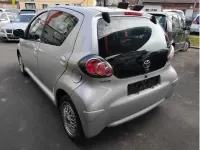 Używany Toyota Aygo Cool 68 KM (50 kW) 2012 Srebrny Hatchback