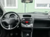 Gebraucht Toyota Aygo 69 PS (50 kW) 2009 Silber Kleinwagen