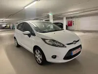 Gebraucht Ford Fiesta Trend 69 PS (50 kW) 2011 Weiß Kleinwagen