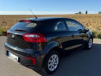 Gebraucht Kia Rio Edition 7 84 PS (61 kW) 2015 Schwarz Kleinwagen