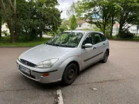 Gebraucht Ford Focus Ghia 116 PS (85 kW) 1999 Grau Limousine