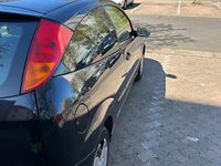Second-hand Ford Focus 101 CP (74 kW) 2004 Negru Hatchback