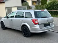 Gebraucht Opel Astra Edition 116 PS (85 kW) 2010 Grau Kombi