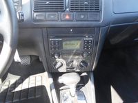 Używany VW Golf IV Edition 101 KM (74 kW) 2000 Czerwony Sedan/Limuzyna