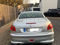 Gebraucht Peugeot 206 CC Quiksilver 109 PS (80 kW) 2005 Silber Cabrio