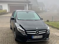 Gebraucht Mercedes B200 136 PS (100 kW) 2015 Schwarz Van / Kleinbus
