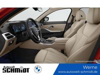 Gebraucht BMW 330e 292 PS (214 kW) 2024 Melbourne rot metallic Kombi