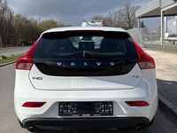 Gebraucht Volvo V40 Kinetic 150 PS (110 kW) 2012 Weiß Kleinwagen