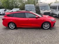 Używany Ford Focus ST-Line 155 KM (114 kW) 2022 Czerwony Sedan/Limuzyna