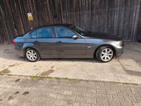 Gebraucht BMW 320 150 PS (110 kW) 2005 Grau Limousine