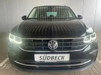 Gebraucht VW Tiguan Life 150 PS (110 kW) 2021 Deep black perleffekt (metallic) SUV