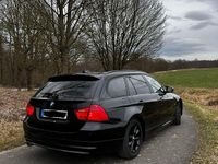 Gebraucht BMW 320 184 PS (135 kW) 2010 Schwarz Kombi