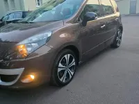 Gebraucht Renault Grand Scénic III 140 PS (102 kW) 2011 Braun Van / Kleinbus