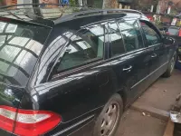 Usado Mercedes E220 150 CV (110 kW) 2004 Negro Familiar