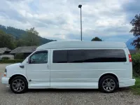 Używany Chevrolet Express 328 KM (241 kW) 2013 Biały Minivan
