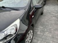 Second-hand Kia Rio 75 CP (55 kW) 2014 Negru Hatchback