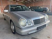 Gebraucht Mercedes E290 Avantgarde 129 PS (94 kW) 1998 Silber Limousine