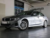 Gebraucht BMW 320 184 PS (135 kW) 2024 Skyscraper grau metallic Limousine