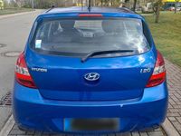 Gebraucht Hyundai i20 77 PS (56 kW) 2011 Blau Kleinwagen