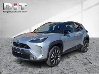 Neu Toyota Yaris Plus 131 PS (96 kW) 2026 Juniper blue (8y8)/ black (202 Kleinwagen
