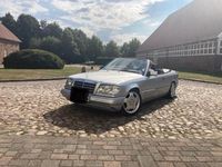 Używany Mercedes E220 Edition 150 KM (110 kW) 1997 Srebrny Kabriolet