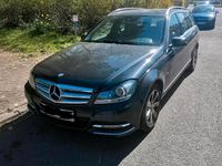 Second-hand Mercedes 220 170 CP (125 kW) 2011 Negru Berlinǎ