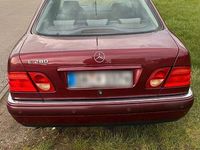Gebraucht Mercedes E280 204 PS (150 kW) 1999 Rot Limousine