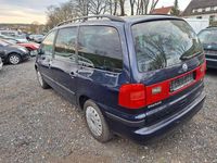 Second-hand VW Sharan 150 CP (110 kW) 2003 Albastru Monovolum