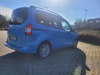 Gebraucht Ford Tourneo Courier Titanium 95 PS (69 kW) 2017 Blau Van / Kleinbus