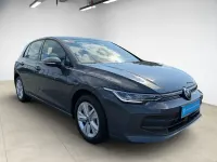 Gebraucht VW Golf VIII Life 150 PS (110 kW) 2024 Grau Limousine