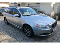 Gebraucht Volvo V70 Momentum 145 PS (106 kW) 2010 Electricsilver (metallic) Kombi