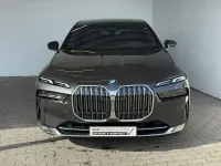Gebraucht BMW 750e 489 PS (359 kW) 2025 Grau Limousine