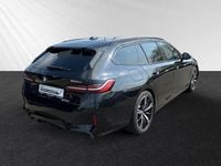 Gebraucht BMW 520 M Sport 197 PS (144 kW) 2025 Black sapphire metallic Kombi