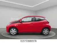 Gebraucht Toyota Aygo X-play 69 PS (50 kW) 2015 Rot Kleinwagen
