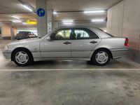 Gebraucht Mercedes 240 170 PS (125 kW) 1998 Silber Limousine