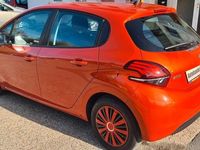 Gebraucht Peugeot 208 Active 82 PS (60 kW) 2017 Orange Kleinwagen