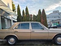 Gebraucht Mercedes E300 88 PS (64 kW) 1980 Gold Limousine