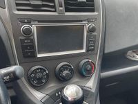 Gebraucht Toyota Verso-S 99 PS (72 kW) 2012 Weiß Van / Kleinbus