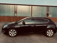 Gebraucht Opel Astra Edition 165 PS (121 kW) 2014 Schwarz Limousine