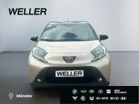 Gebraucht Toyota Aygo 72 PS (52 kW) 2023 Ginger beige metallic / dach mysticschwarz mica Kleinwagen