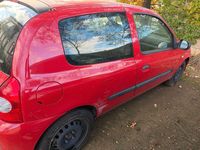 Używany Renault Clio II Campus 58 KM (42 kW) 2011 Czerwony Sedan/Limuzyna