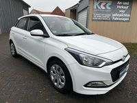 Gebraucht Hyundai i20 GO! 75 PS (55 kW) 2018 Polar white / sol Kleinwagen