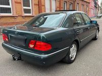 Gebraucht Mercedes E280 Avantgarde 204 PS (150 kW) 1997 Grün Limousine