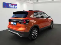 Gebraucht VW T-Cross Active 110 PS (80 kW) 2023 Energetic orange metallic (metallic) SUV