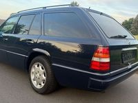 Gebraucht Mercedes E300 136 PS (100 kW) 1994 Blau Kombi