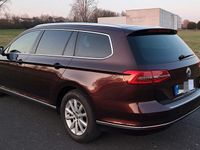 Gebraucht VW Passat Highline 150 PS (110 kW) 2018 Rot Limousine