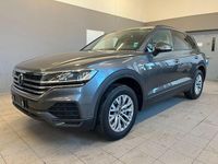 Gebraucht VW Touareg Basis 231 PS (169 kW) 2023 Grau SUV