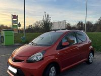 Gebraucht Toyota Aygo 68 PS (50 kW) 2013 Orange Kleinwagen